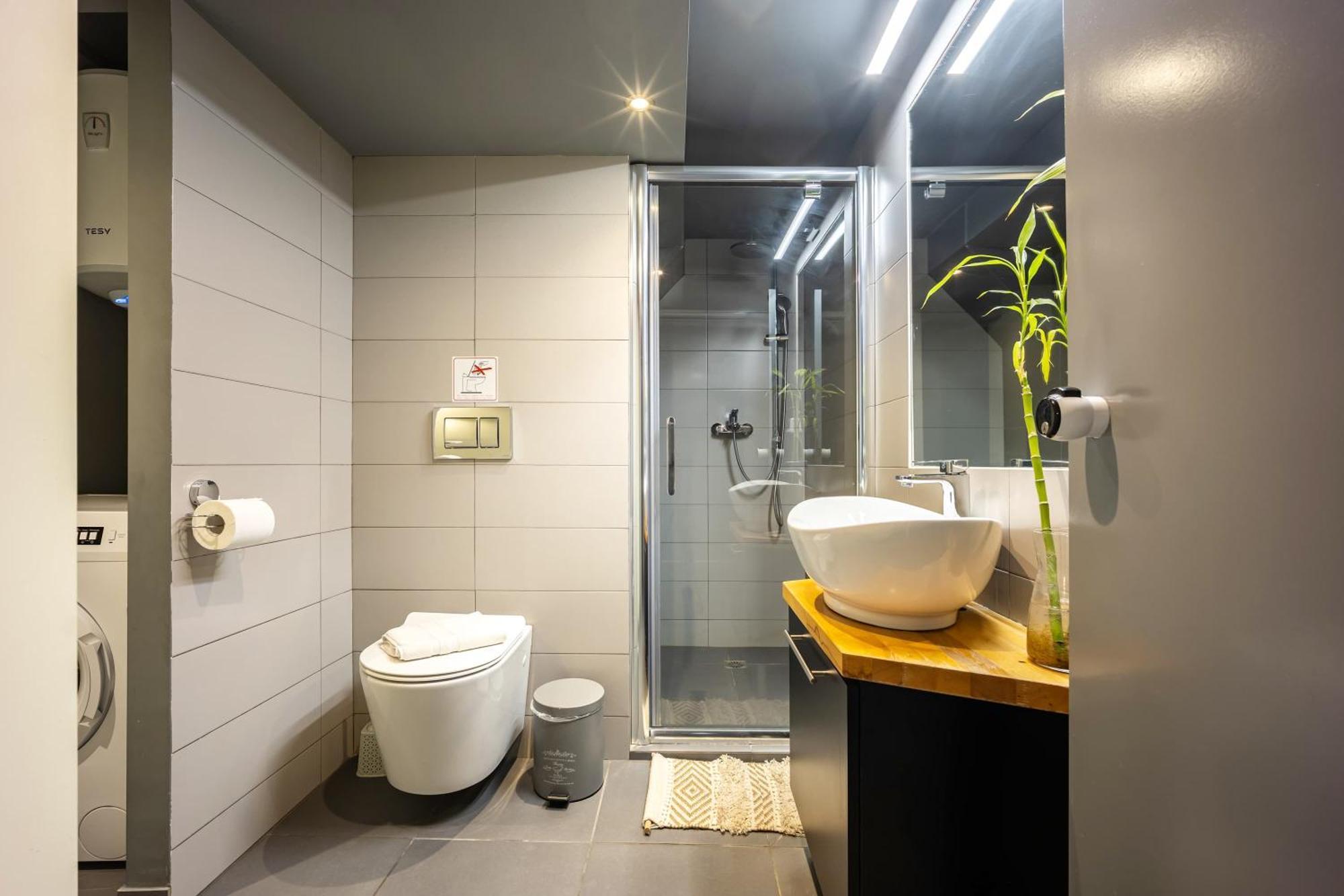 Gazi Urban Residence Atene Esterno foto